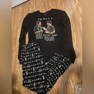 FRIENDS Black Pajamas Set size M unisex